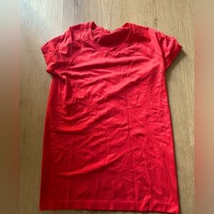 Lululemon Swiftly Shirt - Stunning Red - Size 10